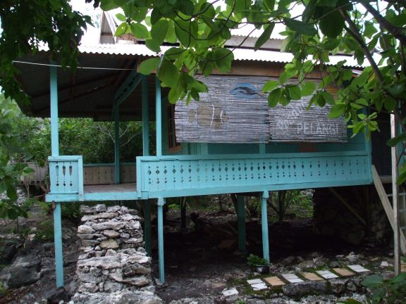 A typical hut on Hoga