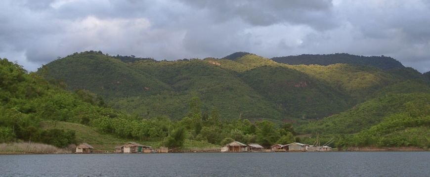 Na Suan village, coming in from the lake