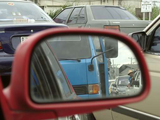 Getting nowhere on Tiwanon Road: Rush hour.